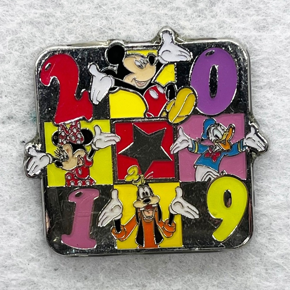 🔮 5/$25 Disney Mickey Minnie Goofy Donald 2019 Pin
